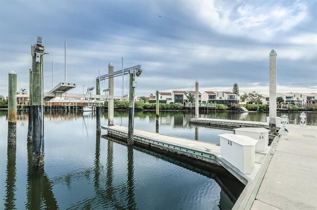 Boat slip 2-2 - 4339 Spinnaker Cove Ln