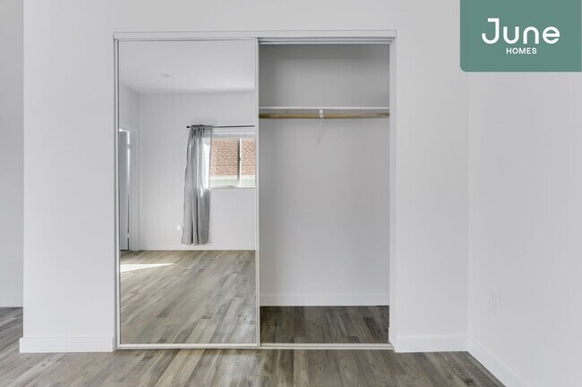 Foto del edificio - Queen room in 5-bed/7.0-bath Home