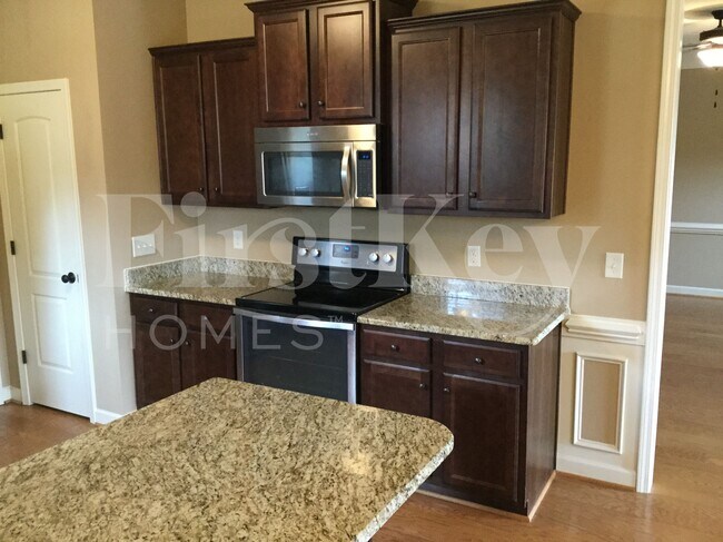 Foto del edificio - 293 Majestic Oak Dr