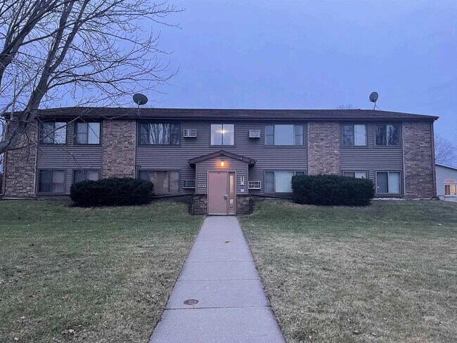 Building Photo - 2106 Colony Ct