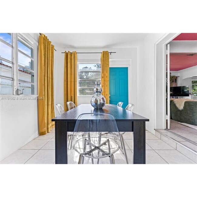 Foto del edificio - 260 NE 45th St