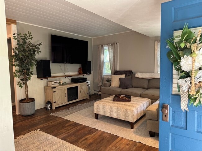 Building Photo - 50 Comfort St