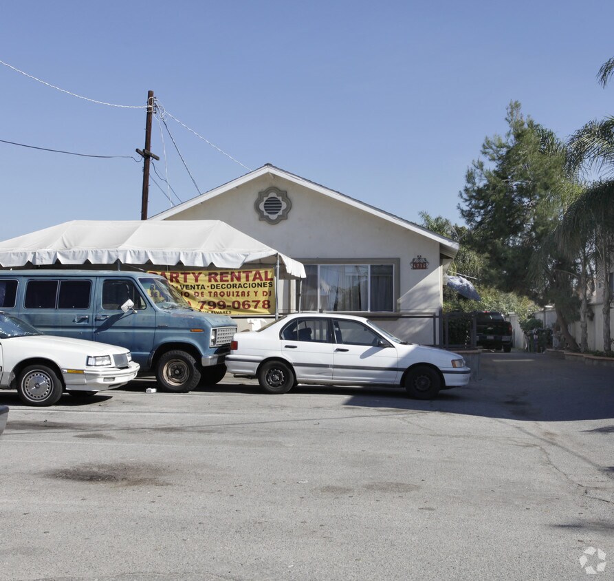 Building Photo - 6736 Vineland Ave