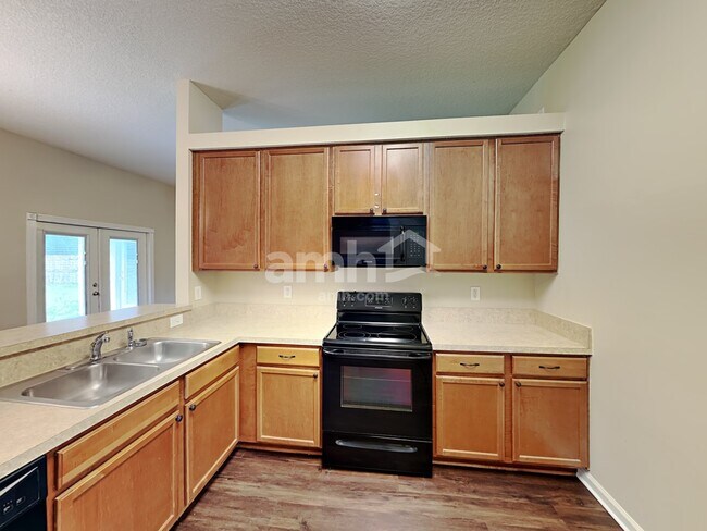 Building Photo - 2747 Royal Pointe Dr