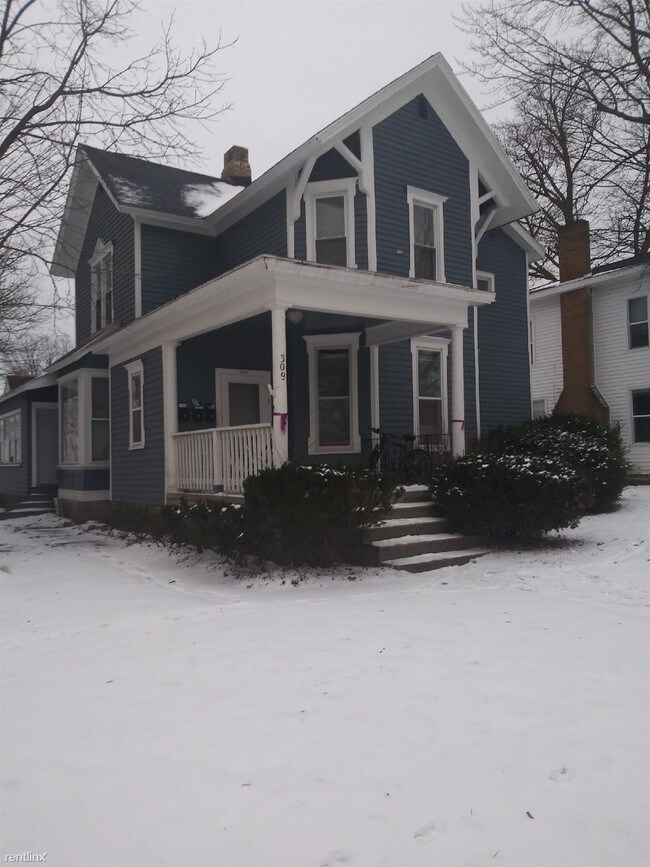 Building Photo - 1 br, 1 bath Triplex - 309 S Michigan Ave B