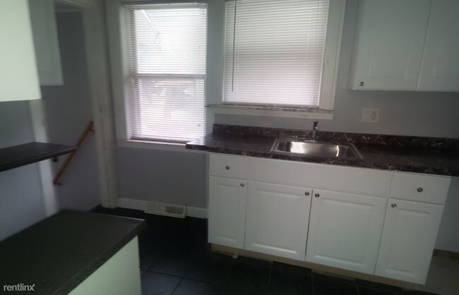 Building Photo - 3 br, 2 bath House - 963 Perry St