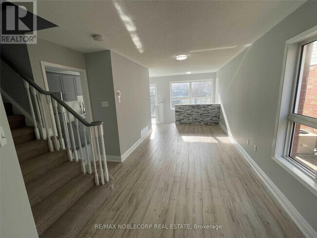 Building Photo - 14 Cordgrass Crescent