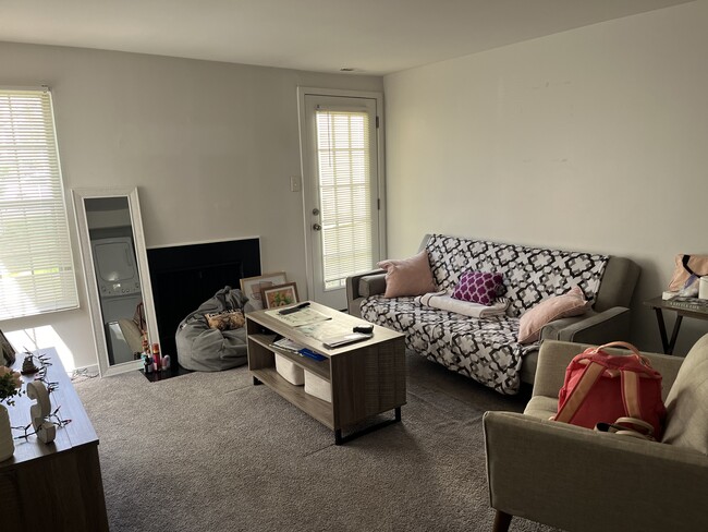 Large nice live room with fireplace and walkout patio - 229 Meadow Ridge Rd