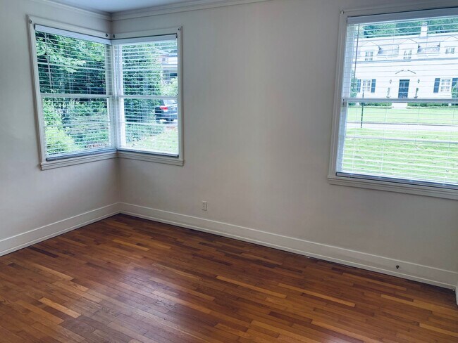 Foto del edificio - 357 Nelocco Dr