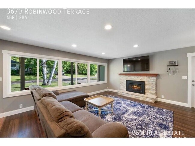 Building Photo - Gorgeous 4 Bed 2 Bath 2 Car Garage in Minn...
