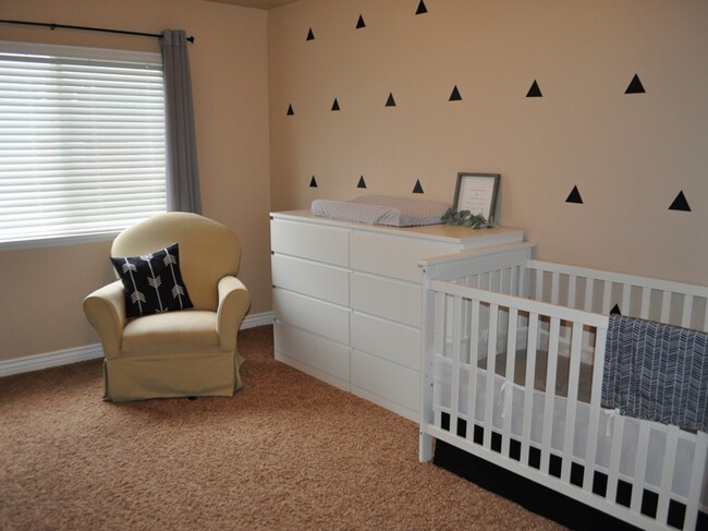 Foto del edificio - Spacious Pleasant Grove Townhome