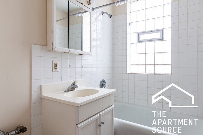 Foto del edificio - 1050 W George St