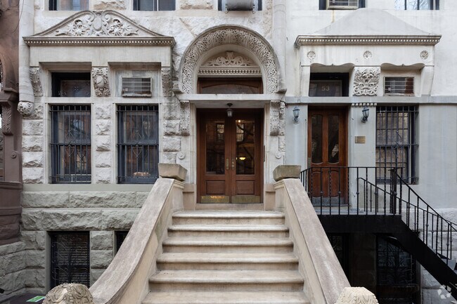 Entrance - 55 W 76th St