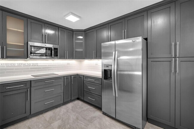 Foto del edificio - 3265 Virginia St