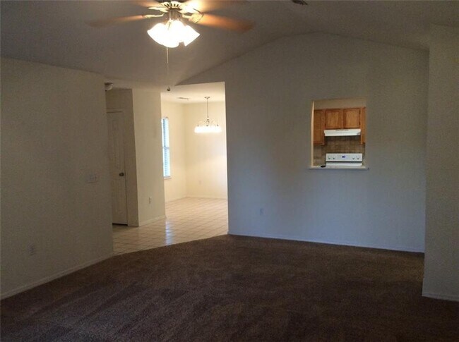 Building Photo - 2078 E Farr Ln
