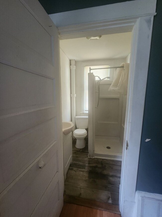 Foto del edificio - Huge 5 bed 2 bath home for rent