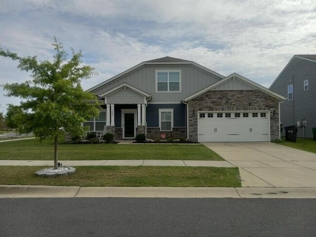 Building Photo - MUST SEE 5 BEDROOM!