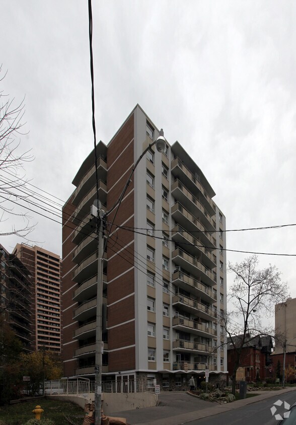 Bloor Yonge Tower Apartments 60 Gloucester St Toronto, ON