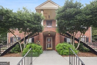Building Photo - 4 Plantation Dr NE