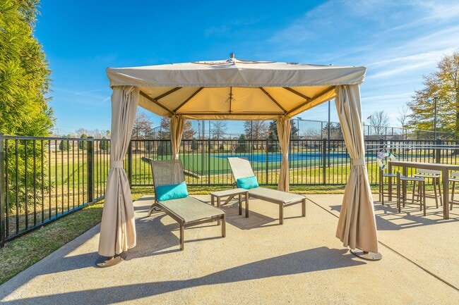 Building Photo - Hawthorne Park South