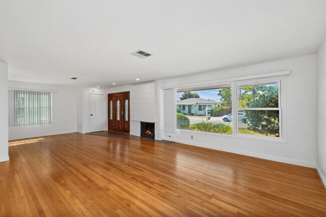 Building Photo - Lovely College Area Home