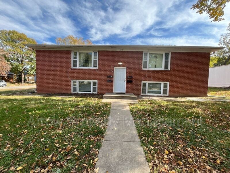 Primary Photo - 1100 S 25th St