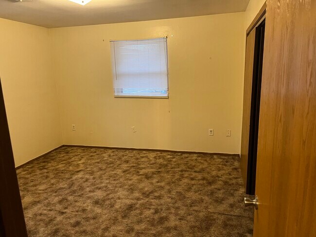 Building Photo - 1112 Springbrook Ave