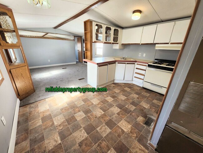 Foto del edificio - New Listing in Fort Wayne