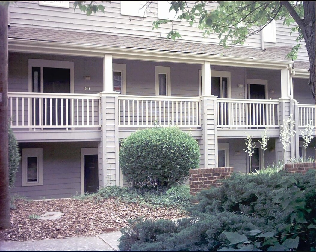 Foto principal - Chapel Hill - Mill Creek 2BR/2BA Townhouse...