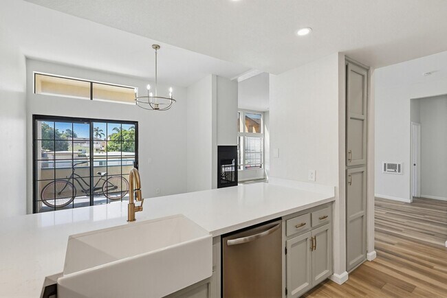 Foto del edificio - 270 Dahlia Ave