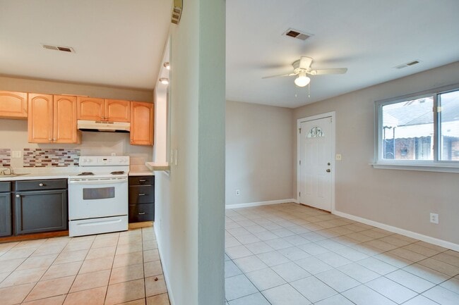 Building Photo - 511 Stafford St