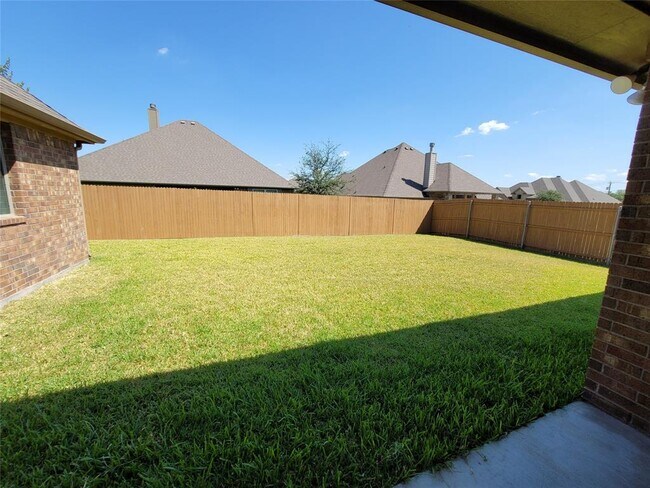 Building Photo - 104 Whitetail Dr
