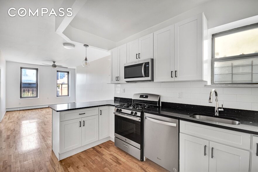 Foto principal - 307 E 105th St