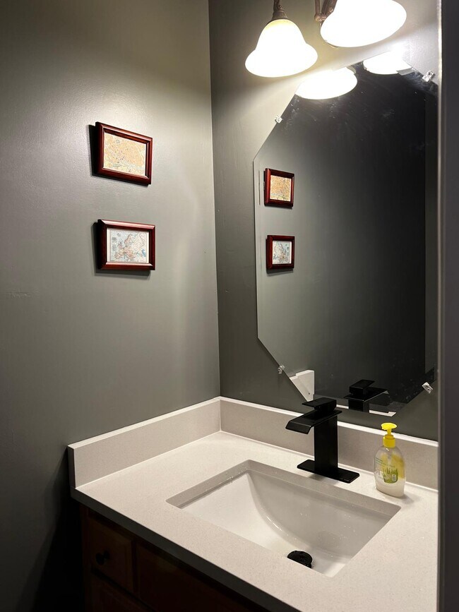 Foto del edificio - 1616 Brentwood Point