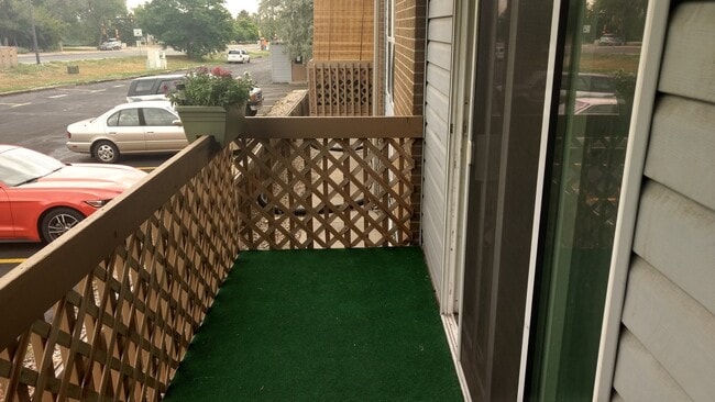 Building Photo - QUAINT 2 Bed 1 Bath Apartment in Louisvill...