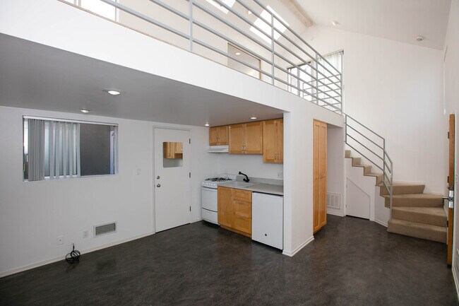 Cocina pequeña con refrigerador/congelador bajo encimera - 3016 Ruskin St