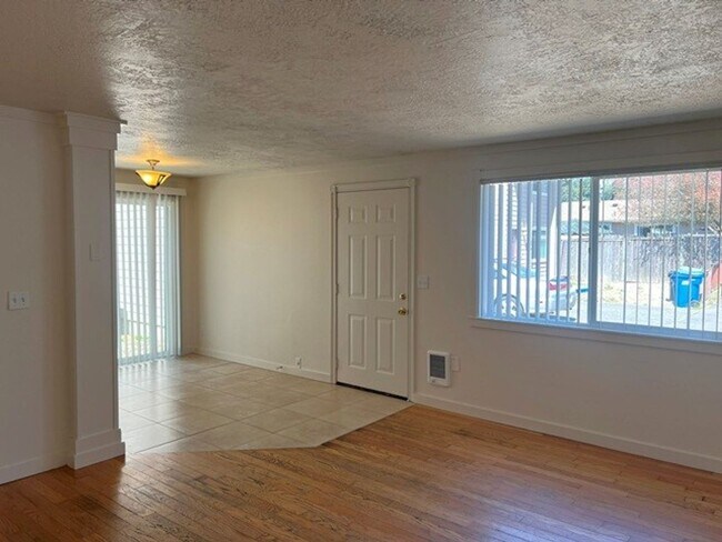 Foto del edificio - 1274 E Santiam St