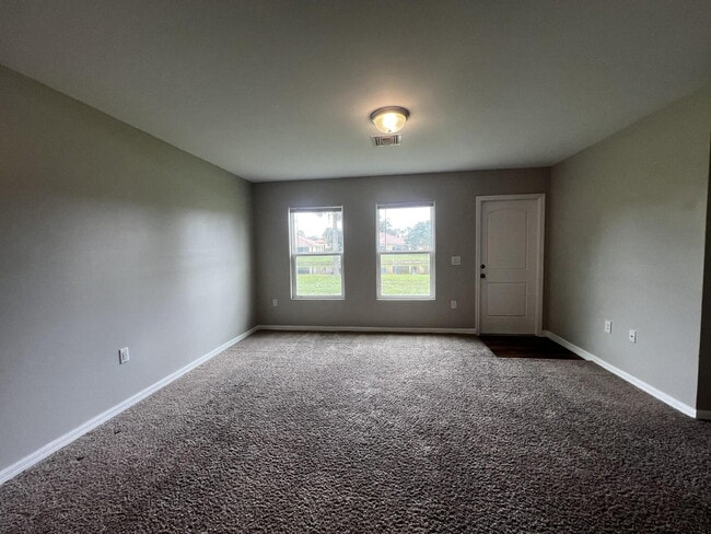 Building Photo - The Trick? Space. The Treat? $600 Off. – 4...