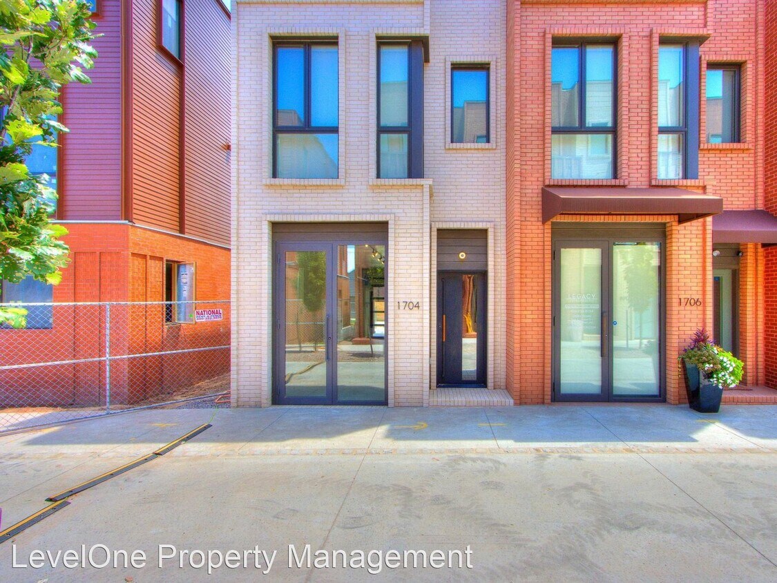 Foto principal - 2 br, 2 bath House - 1704 Spoke Street
