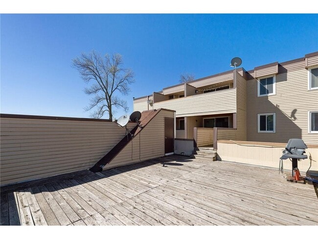 Building Photo - 10840 Rockford Rd