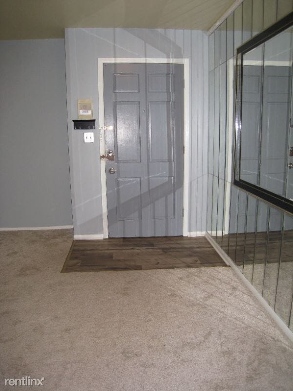 Building Photo - 2 br, 2 bath Condo - 30220 Southfield Road