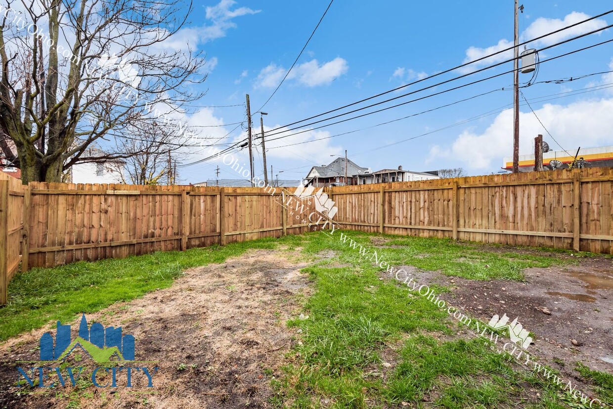 Building Photo - Beautiful Modern 3 Bedroom Renovation in F...