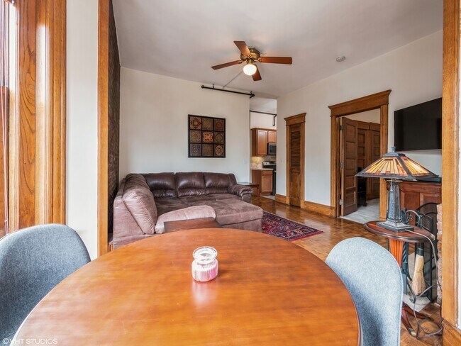 Foto del edificio - 2800 N Pine Grove Ave