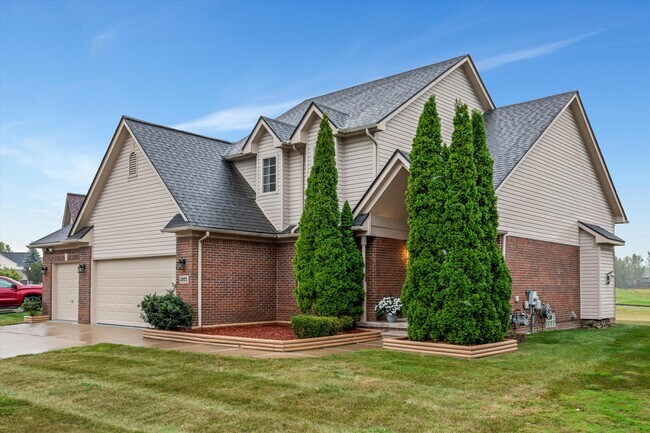 Building Photo - 33173 Bay Hill Dr