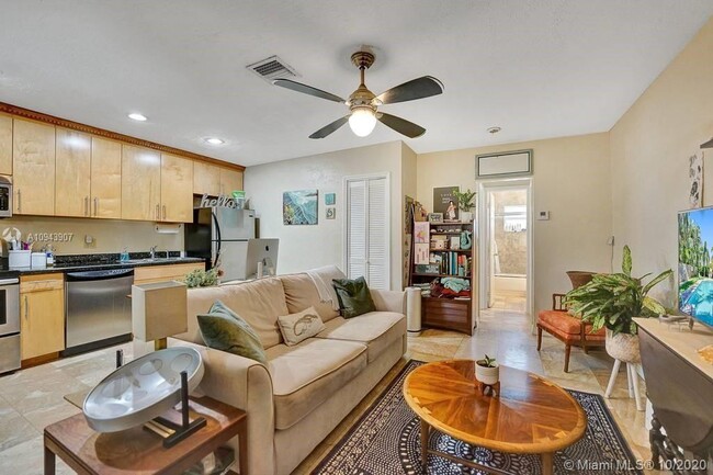 Building Photo - 1348 Holly Heights Dr