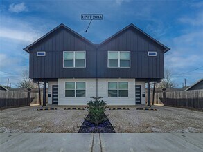 Building Photo - 203 Danna Ln