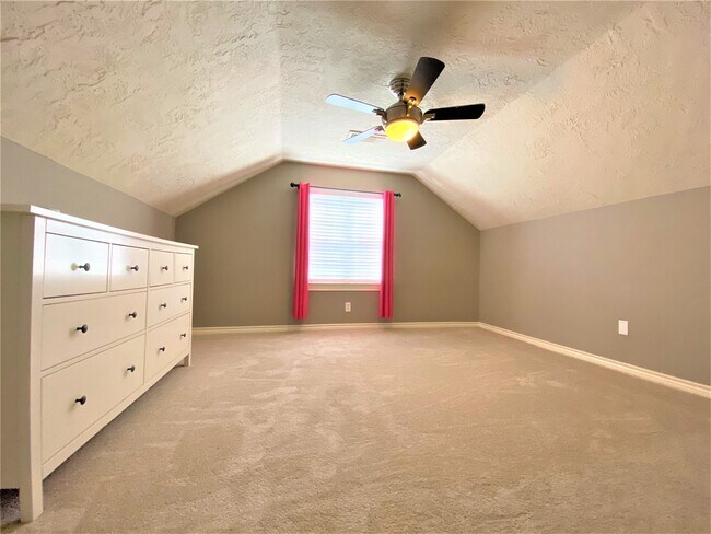 Building Photo - 12303 Longfellow Dr