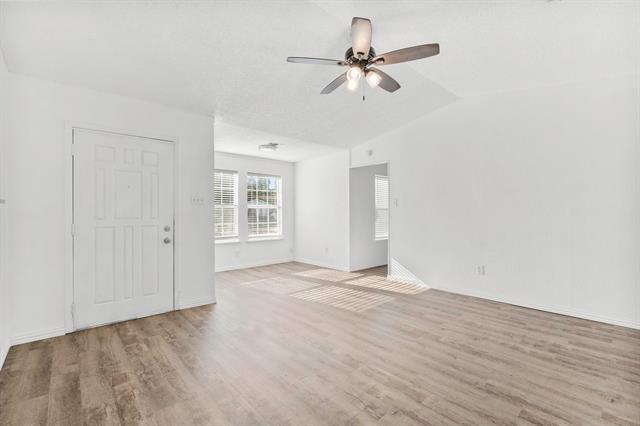 Foto del edificio - 128 Oakwood Ln
