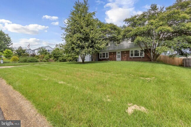 Building Photo - 2807 Folsom Ln