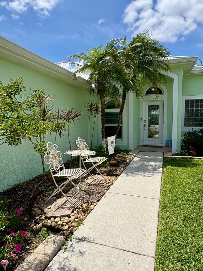 Foto del edificio - 3/2/2 with huge screened in Patio in The Pines/Jensen Beach